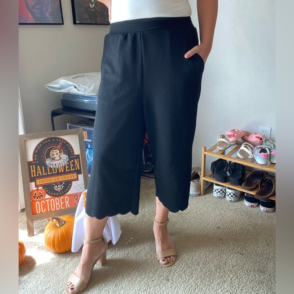 Black Scalloped Capri Pants